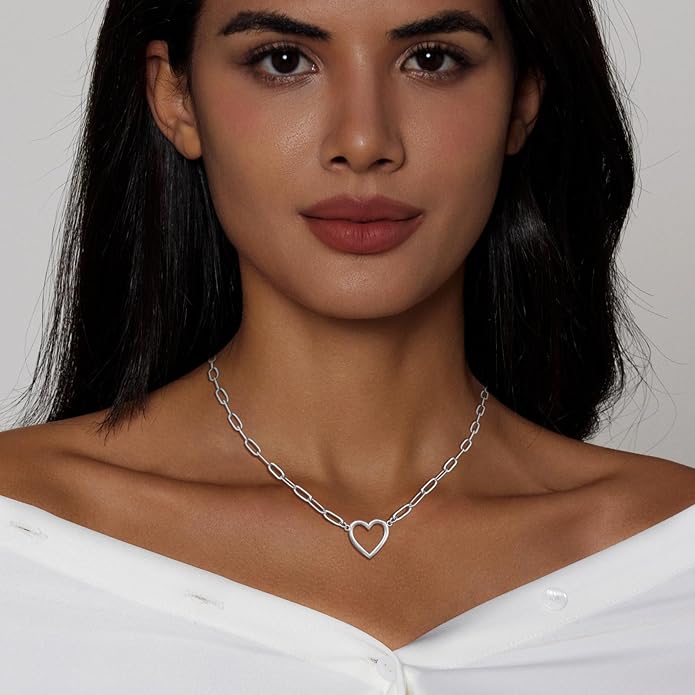Cute Heart Necklace Dainty 18k Gold Plated Tiny Heart Pendant Choker Necklaces Small Gold Love Open Heart Chain Necklace for Women Simple Gold Necklace for Women Trendy Jewelry