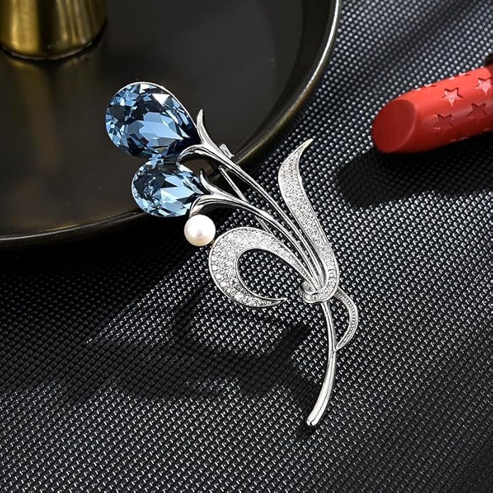 Rhinestone Flower Brooch Austrian Crystal Flower Pin 18k Gold Plated Floral Brooch Lapel Pin Jewelry Mother's Day Birthday Gifts for Mom Wife