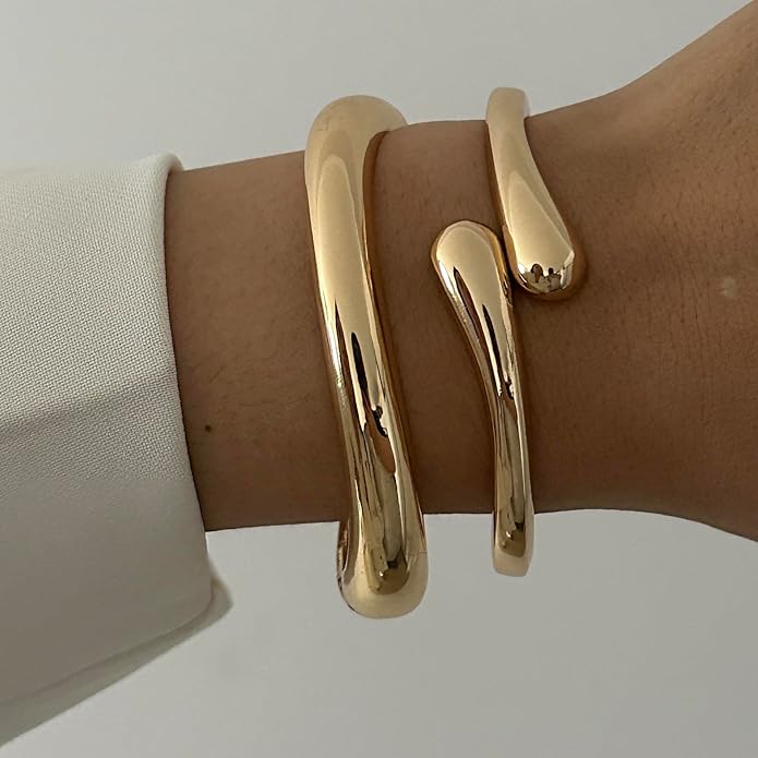 Rainhonor Chunky Gold Bangles Bracelets for Women Gold Cuff Bracelet Set Waterproof Non Tarnish Stack Bracelet for Women Gifts