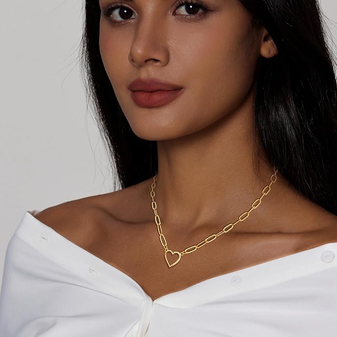 Cute Heart Necklace Dainty 18k Gold Plated Tiny Heart Pendant Choker Necklaces Small Gold Love Open Heart Chain Necklace for Women Simple Gold Necklace for Women Trendy Jewelry