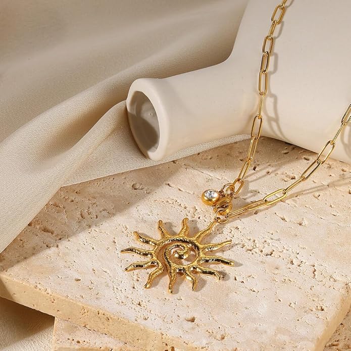 PINK TOWN Sun Necklace for Women Vintage Bohemian Spiral Sun Pendant Necklace Unique Gold Statement Sun Necklace Boho Style Jewelry