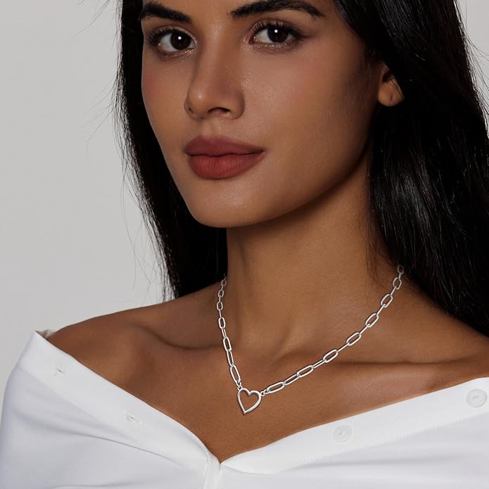 Cute Heart Necklace Dainty 18k Gold Plated Tiny Heart Pendant Choker Necklaces Small Gold Love Open Heart Chain Necklace for Women Simple Gold Necklace for Women Trendy Jewelry