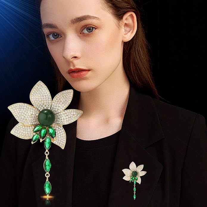 Flower Brooch for Women Girls Flower Rhinestone Brooch Gold Plated Lapel Pin Clothing Accessory Wedding Gift Fashion Jewelry for Mom Wife