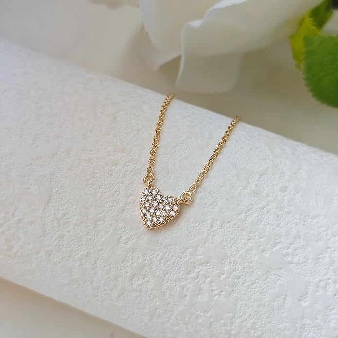 Cute Heart Necklace Dainty 18k Gold Plated Tiny Heart Pendant Choker Necklaces Small Gold Love Open Heart Chain Necklace for Women Simple Gold Necklace for Women Trendy Jewelry