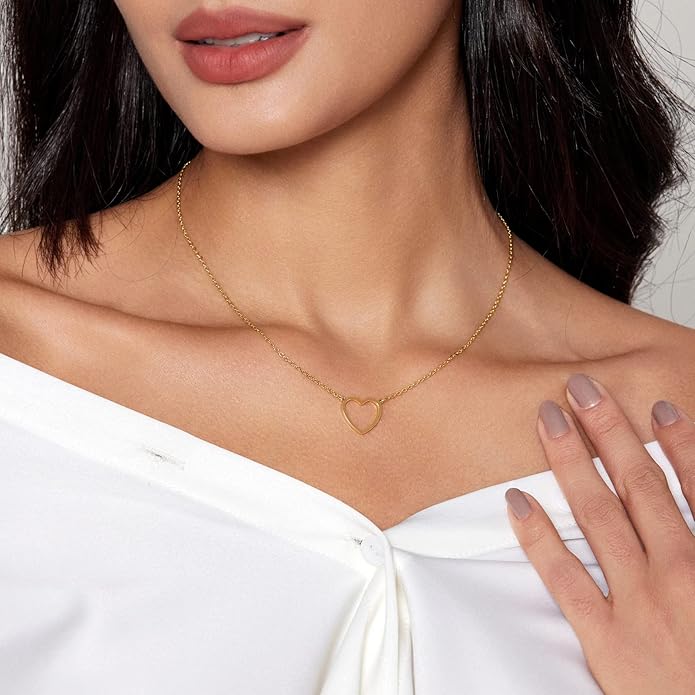 Cute Heart Necklace Dainty 18k Gold Plated Tiny Heart Pendant Choker Necklaces Small Gold Love Open Heart Chain Necklace for Women Simple Gold Necklace for Women Trendy Jewelry