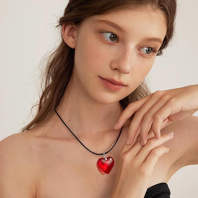 Zeffy Cute Heart Necklace 18k Gold/Silver Plated Tiny Heart Pendant Choker Necklaces Gold Love Heart Chain Necklace for Women Dainty Gold Jewelry Valentines Day Gifts for Women Girls Teen Girls