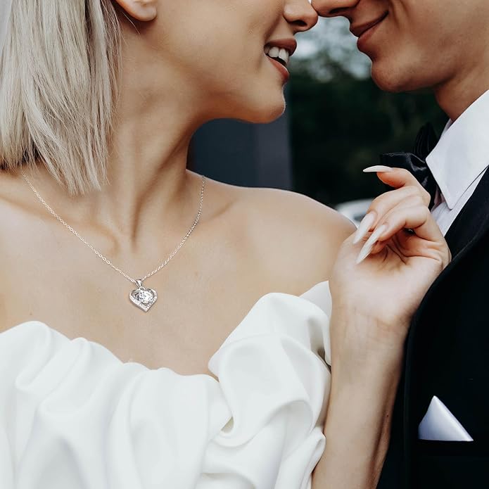 1CT Heart Brilliant Moissanite Heart Pendant Necklace D Color VVS1 S925 18K White Gold Plated for Mother Love Friend Mother’s Day Birthday Gift for Her 18inch