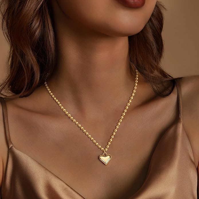 Cute Heart Necklace Dainty 18k Gold Plated Tiny Heart Pendant Choker Necklaces Small Gold Love Open Heart Chain Necklace for Women Simple Gold Necklace for Women Trendy Jewelry