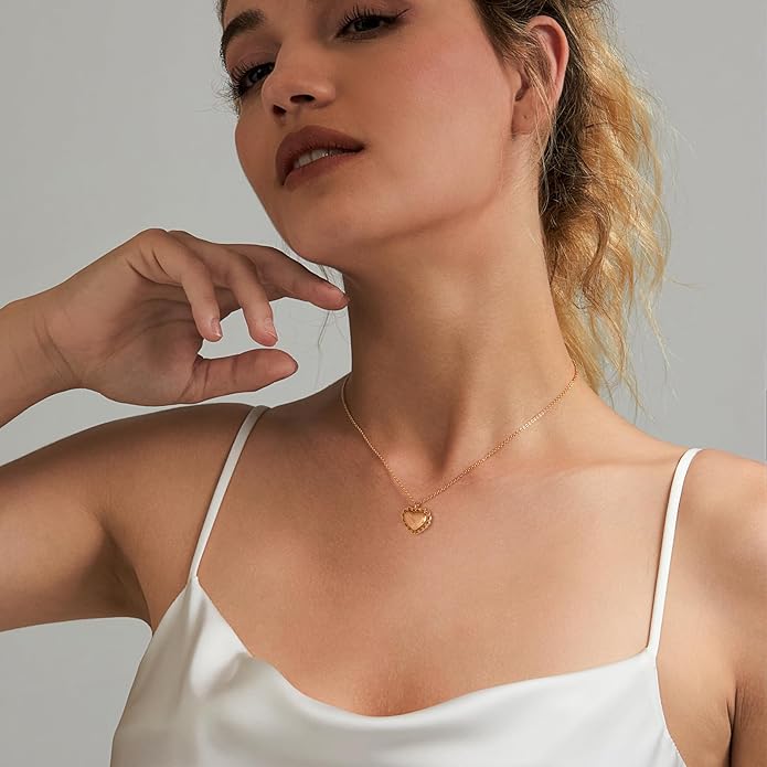 Cute Heart Necklace Dainty 18k Gold Plated Tiny Heart Pendant Choker Necklaces Small Gold Love Open Heart Chain Necklace for Women Simple Gold Necklace for Women Trendy Jewelry