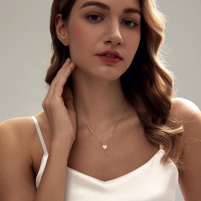 Cute Heart Necklace Dainty 18k Gold Plated Tiny Heart Pendant Choker Necklaces Small Gold Love Open Heart Chain Necklace for Women Simple Gold Necklace for Women Trendy Jewelry