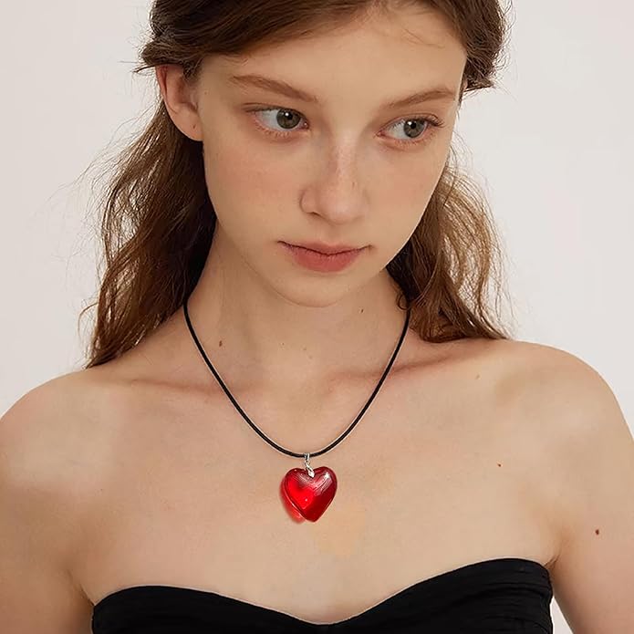 Zeffy Cute Heart Necklace 18k Gold/Silver Plated Tiny Heart Pendant Choker Necklaces Gold Love Heart Chain Necklace for Women Dainty Gold Jewelry Valentines Day Gifts for Women Girls Teen Girls