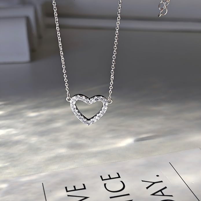 Cute Heart Necklace Dainty 18k Gold Plated Tiny Heart Pendant Choker Necklaces Small Gold Love Open Heart Chain Necklace for Women Simple Gold Necklace for Women Trendy Jewelry