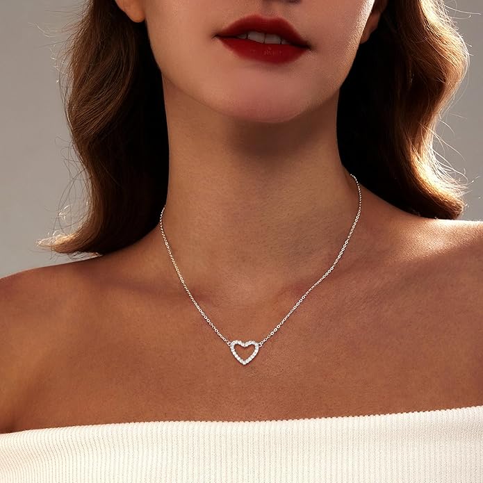 Zeffy Dainty Gold Heart Necklace for Women Trendy 14K Gold/Silver Plate Cute Heart Pendant Choker Necklaces Gold Love Heart Chain Necklace for Women Dainty Gold Jewelry Gifts for Women