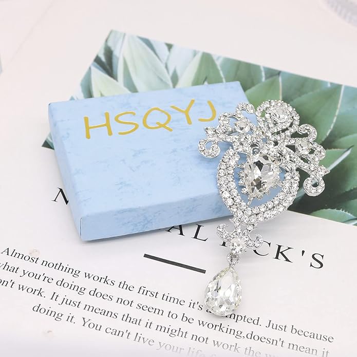 Crystal Pearl Flower Brooches Pins Fashion Beautiful Created Rhinestone Floral Brooch Good Idea for Party Dance Wedding Banquet for Elegant Women Girl