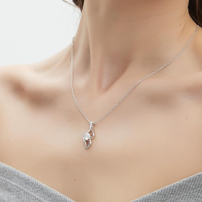 G&GEMSJEW Heart Necklaces for Women, 1-2 Carats Moissanite, 18K White Gold-Plated 925 Sterling Silver Round Brilliant Cut Moissanite Imitation Diamond Necklaces, Jewelry Gifts for Christmas Valentine's Day,Anniversary Present for Wife Women