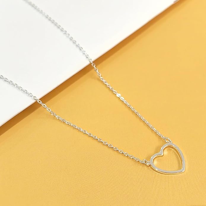 Cute Heart Necklace Dainty 18k Gold Plated Tiny Heart Pendant Choker Necklaces Small Gold Love Open Heart Chain Necklace for Women Simple Gold Necklace for Women Trendy Jewelry