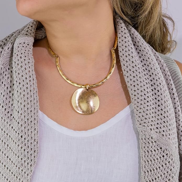 Pendant Necklaces for Women, Sculptural Circle Necklace with Pendant, Link Collar Design, Fashion Jewelry Statement Piece