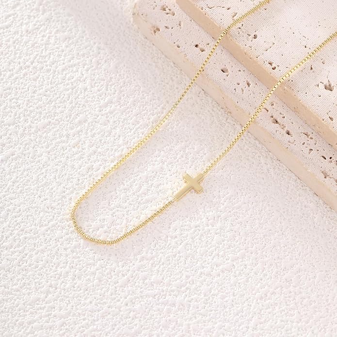 VIROMY Gold Cross Necklace for Women - Dainty Diamond Cross Pendant Necklaces Non Tarnish Waterproof Necklace Simple Choker Minimalist Jewelry
