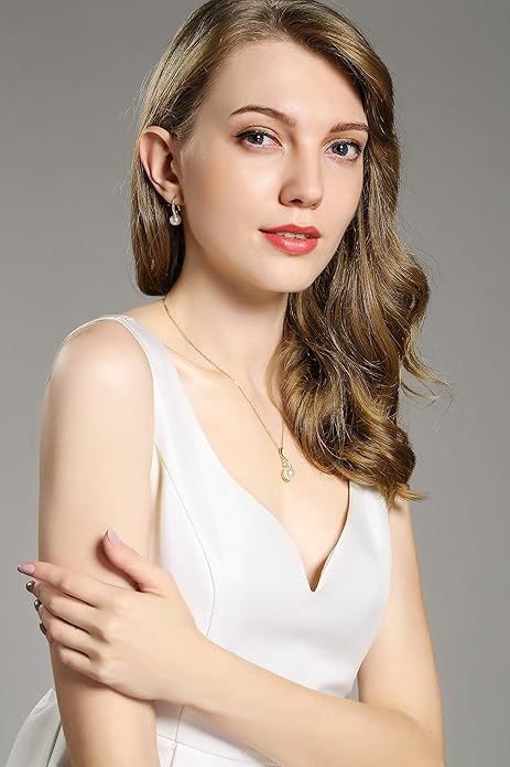 CHAULRI Premium Cultured Freshwater White Pearl Pendant Necklace 18K Gold Plated Sterling Silver gifts for Women for Her Wife Mom Daughter