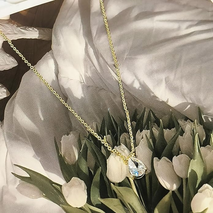 Zeffy Diamond Necklaces for Women, Dainty Gold Necklace 18k Gold Plated Layered Necklaces Simple Gold CZ Diamond Pendant Necklaces for Women Trendy Jewelry Gifts for Girls