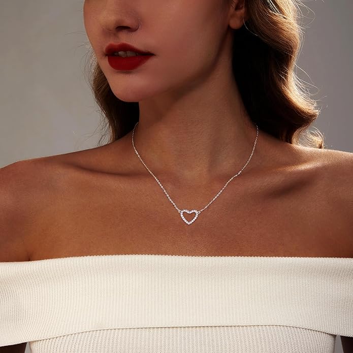 Zeffy Dainty Gold Heart Necklace for Women Trendy 14K Gold/Silver Plate Cute Heart Pendant Choker Necklaces Gold Love Heart Chain Necklace for Women Dainty Gold Jewelry Gifts for Women