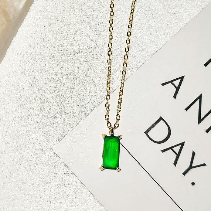 Diamond Pendant Necklace for Women, Dainty Gold Necklace 18k Gold Plated Paperclip Choker Necklaces Cute Open Oval Necklaces Simple Gold Necklace Jewelry Gifts for Women Trendy