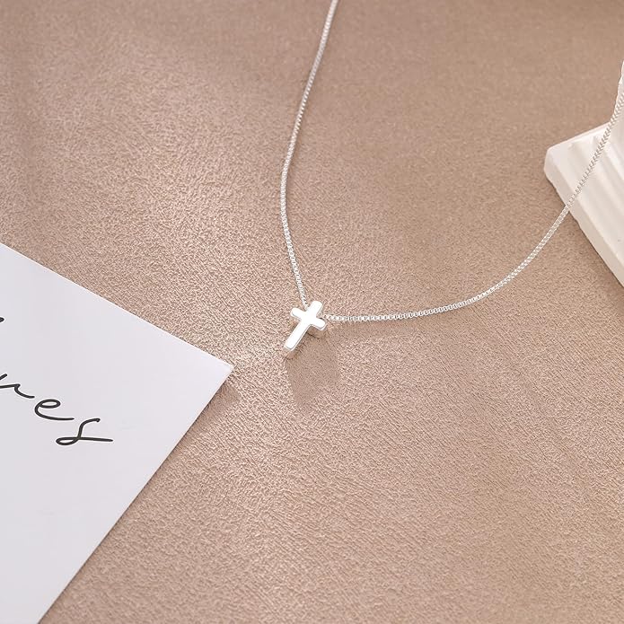 VIROMY Gold Cross Necklace for Women - Dainty Diamond Cross Pendant Necklaces Non Tarnish Waterproof Necklace Simple Choker Minimalist Jewelry