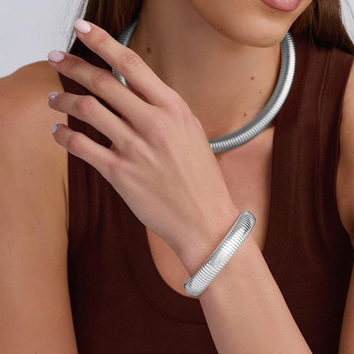 UILZ 3-Pack Gold Bangles Bracelet for Women - 24K Real Gold Plated Stainless Steel Chunky Stretch Bangles Stackable Wide Bracelet Jewelry for Everyday & Special Occasions Pulseras Para Mujer