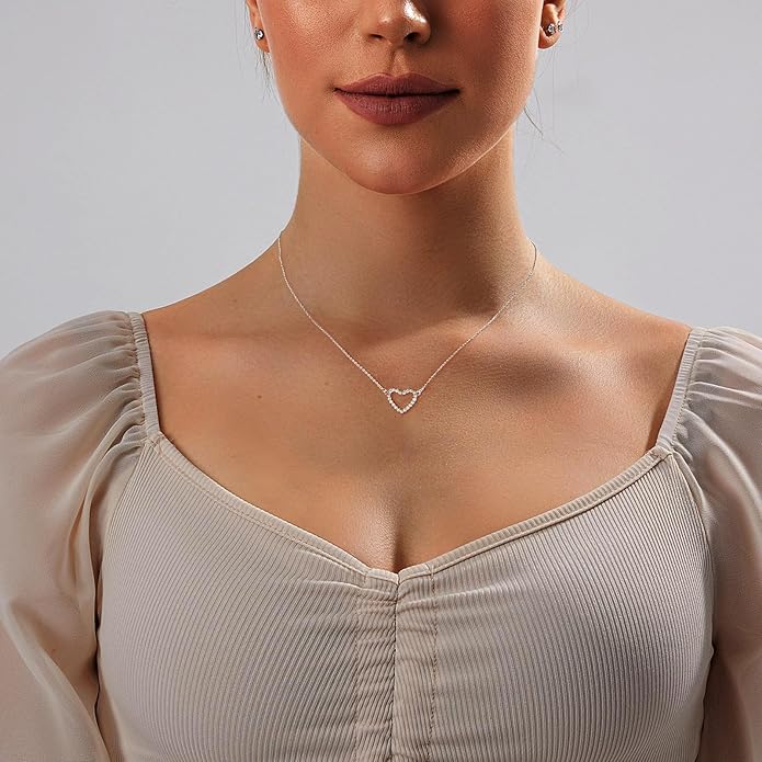 Cute Heart Necklace Dainty 18k Gold Plated Tiny Heart Pendant Choker Necklaces Small Gold Love Open Heart Chain Necklace for Women Simple Gold Necklace for Women Trendy Jewelry