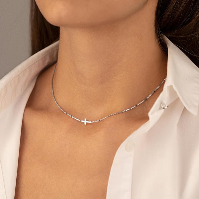 VIROMY Gold Cross Necklace for Women - Dainty Diamond Cross Pendant Necklaces Non Tarnish Waterproof Necklace Simple Choker Minimalist Jewelry