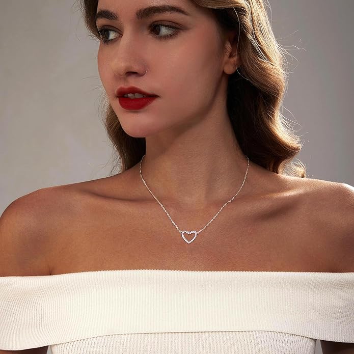 Cute Heart Necklace Dainty 18k Gold Plated Tiny Heart Pendant Choker Necklaces Small Gold Love Open Heart Chain Necklace for Women Simple Gold Necklace for Women Trendy Jewelry
