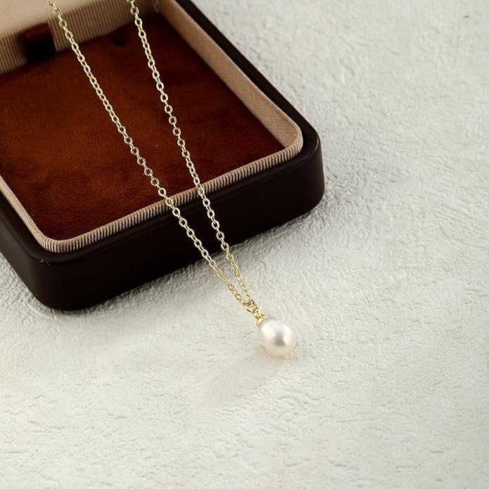 Charm Necklaces for Women,14k Gold Plated Waterproof Dainty Choker Necklace Summer Seashell Pearl Beach Cute Necklaces Set Fashion Jewelry Gift