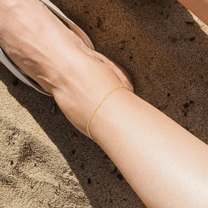 MELELIFE 14K Gold Anklets for Women Gold ankle Bracelets for Women Figaro Anklet Simple Flowing Chain Design Dainty Anklets for Womens Ankle Bracelet Adjustable Size