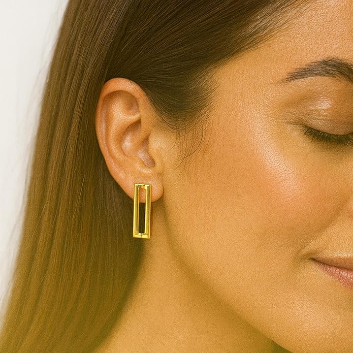 Minimalist Gold Rectangle Hoop Earrings for Women – Modern Geometric Design, Lightweight & Stylish Everyday Jewelry.KT0056