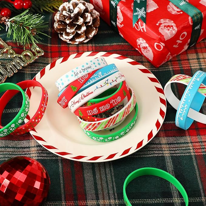 JUNEBRUSHS 64pcs Christmas Wristband Silicone Bracelets Bulk Elk Xmas Tree Snowflake Pattern Rubber Bracelet for Christmas Birthday Decoration Kids Party Favor Gift Supplies（8 Designs）